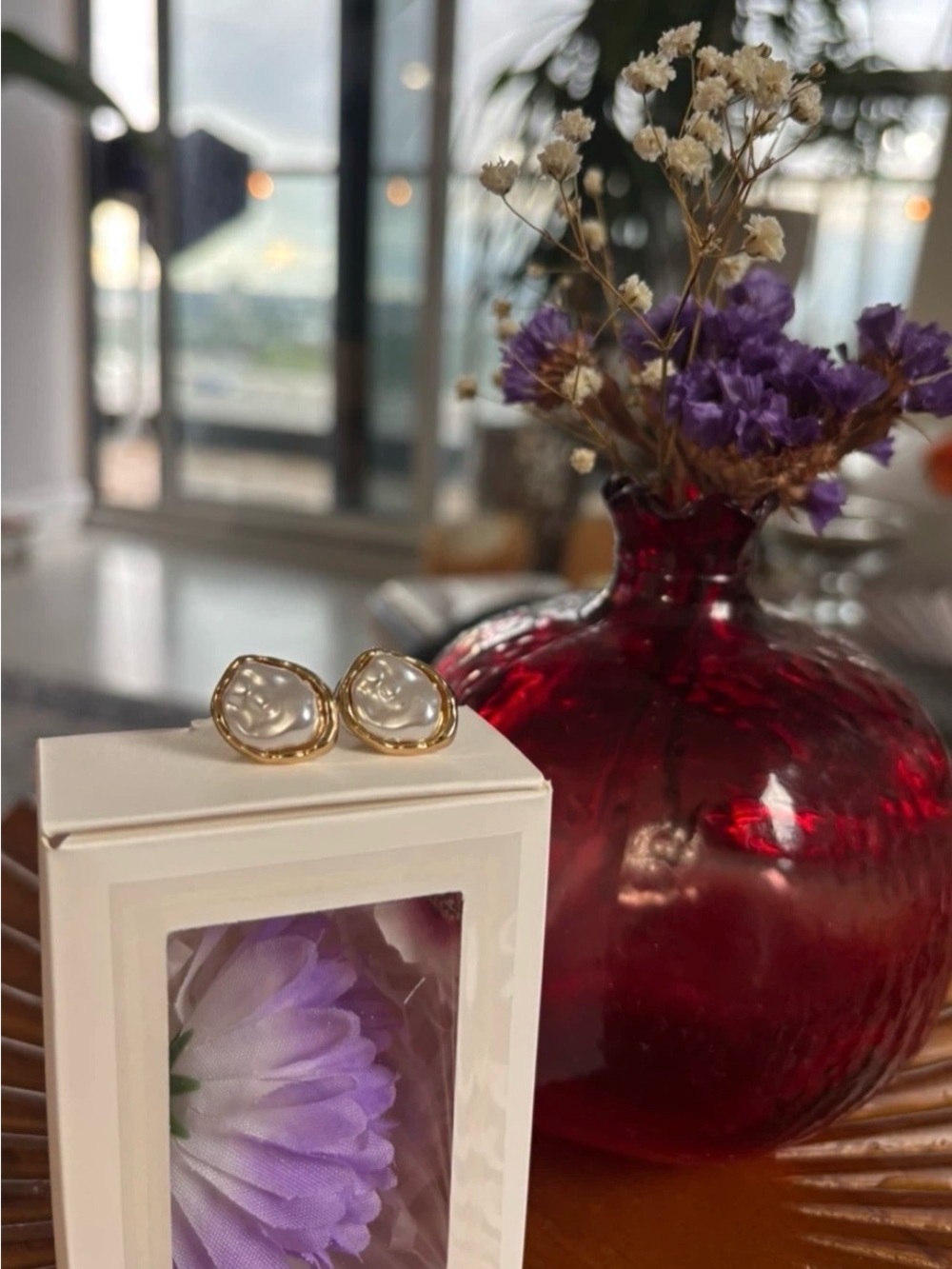 Gold-Trim Pearl Stud Earrings - Classic White Pearlescent